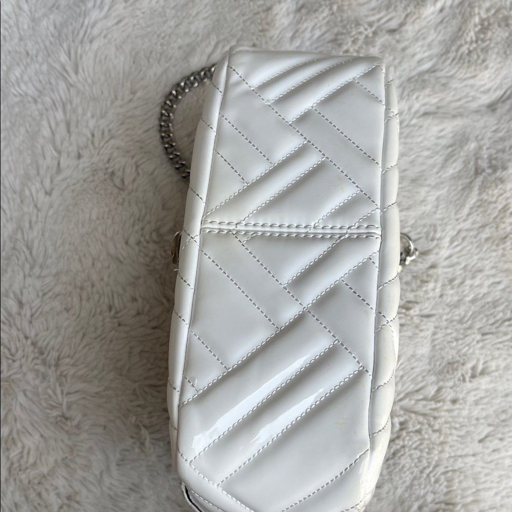 Michael Kors Peyton Quilted patent leather Shoulder Bag - Picture 6 of 16